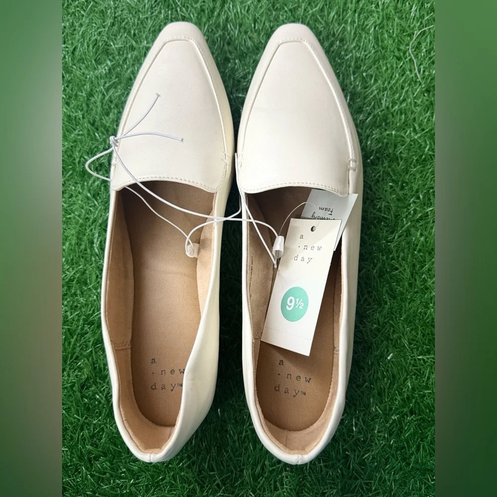 A New Day Cream Flats Slip-On Loafers Size 9.5